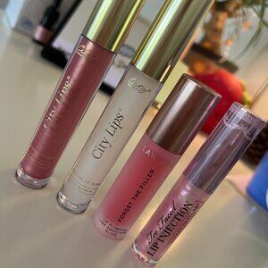 Plumping lip glosses